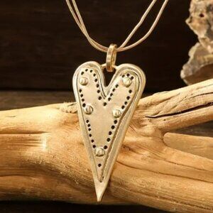 Bohemian Vintage Golden Double Layer Necklace with Heart Pendant & Beaded Accent